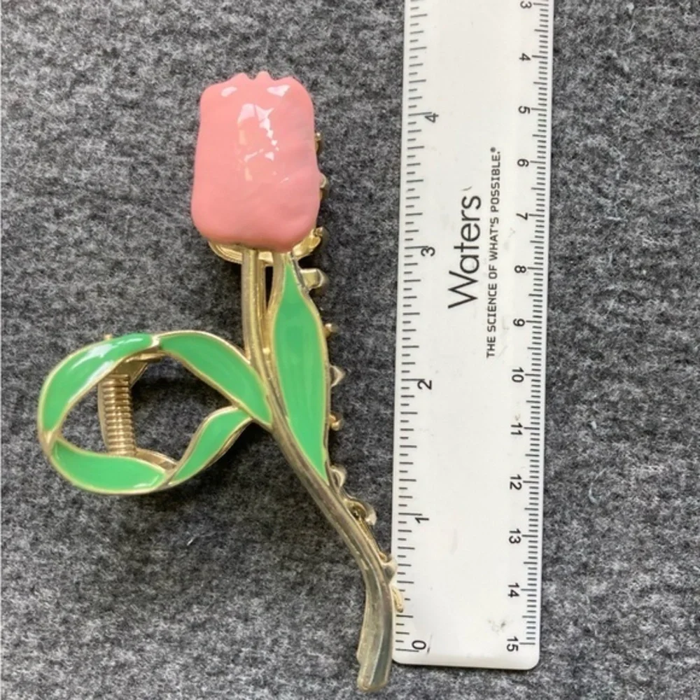 N/A tulip hair